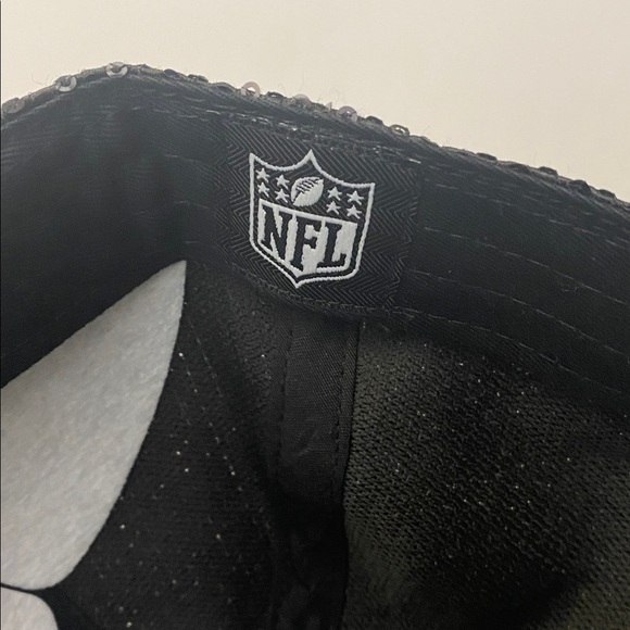 47 Philadelphia Eagles Black Sequin Cap featuring an embroidered sequined logo - Picture 10 of 13